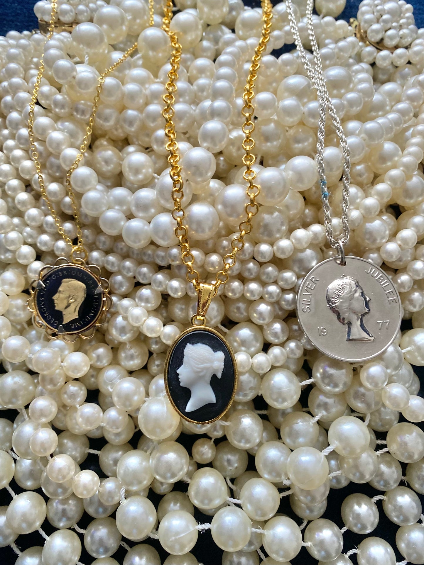 1947 King George VI & Robin Vintage Style Pendant Necklace - High Maintenance Jewellery